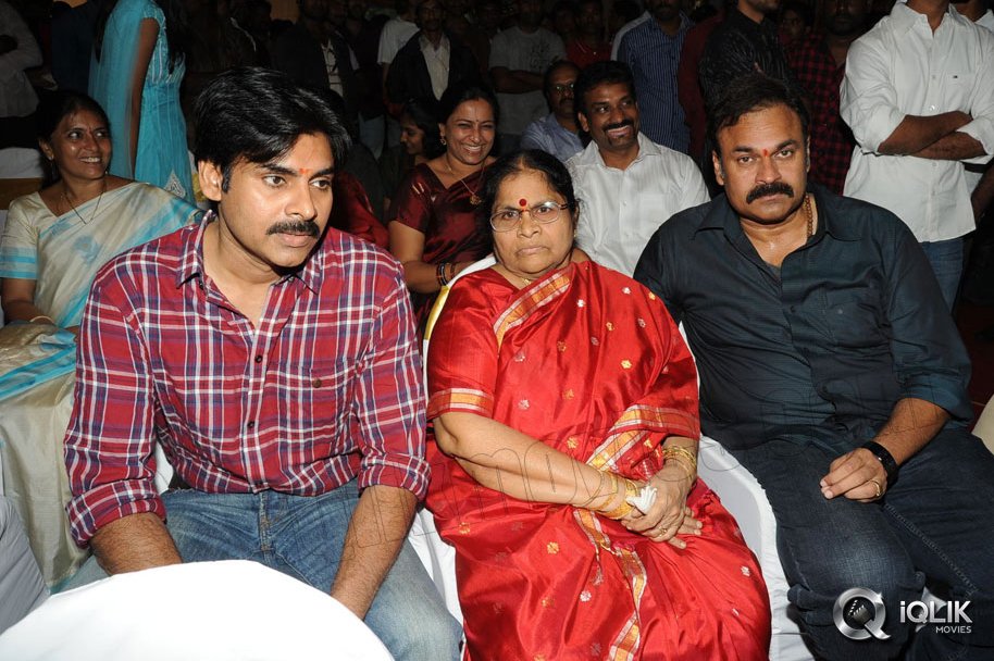 Celebrities-With-Mothers-Exclusive-Photos